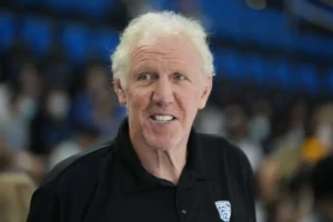 Beloved basketball Hall of Famer Bill Walton dies at 71