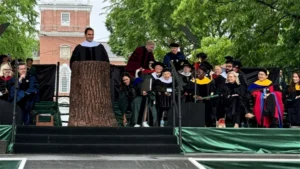 Roger Federer gives hilarious speech at Dartmouth College that goes viral